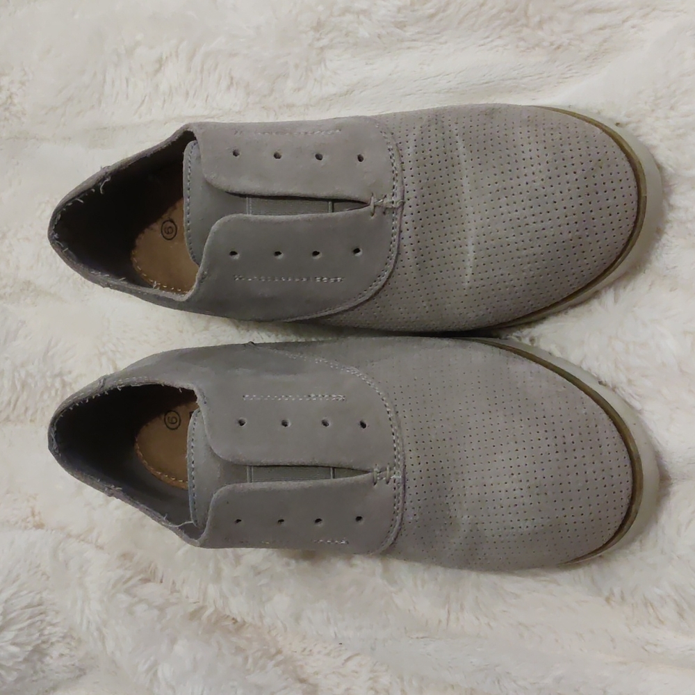 Bear paw gray sneakers